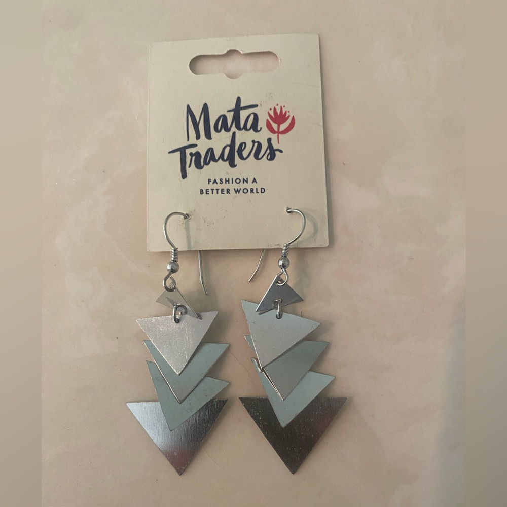 Dangle fashion earrings